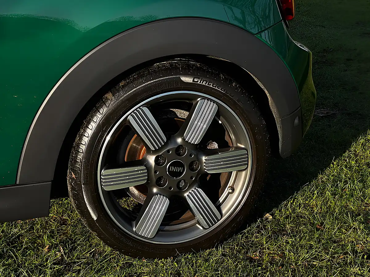 Used 2019 MINI Hatch 60 Years Edition Green - Interior and Exterior details 9