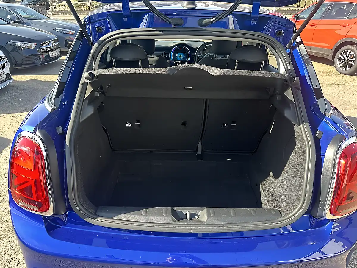Used 2019 MINI Hatch Classic Starlight Blue - Interior and Exterior details 10