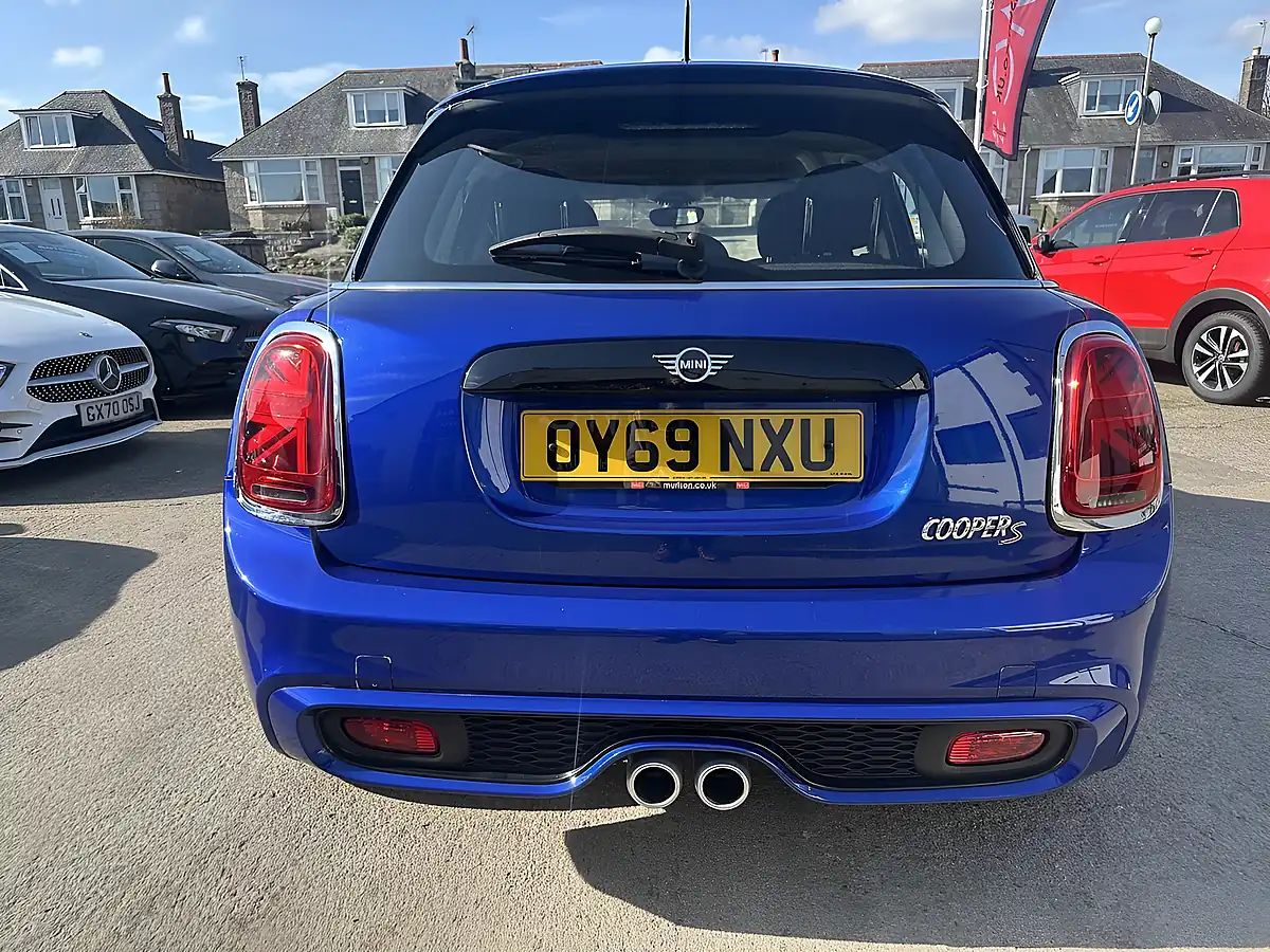 Used 2019 MINI Hatch Classic Starlight Blue - Interior and Exterior details 12