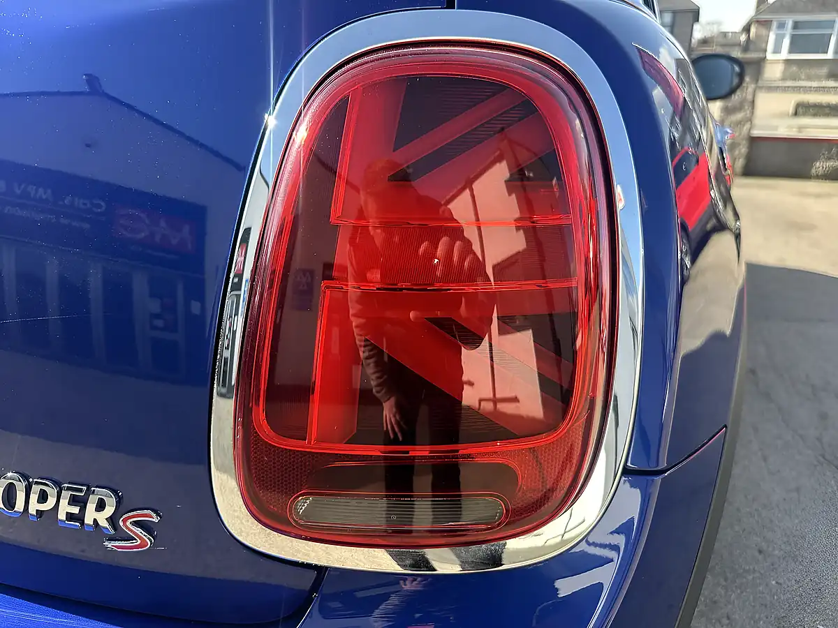 Used 2019 MINI Hatch Classic Starlight Blue - Interior and Exterior details 13