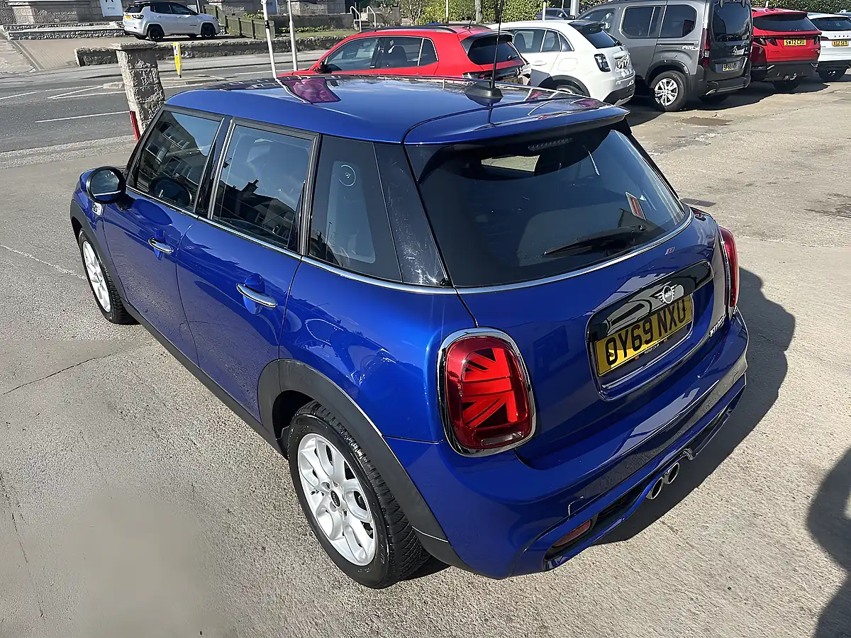 Used 2019 MINI Hatch Classic Starlight Blue - Interior and Exterior details 15