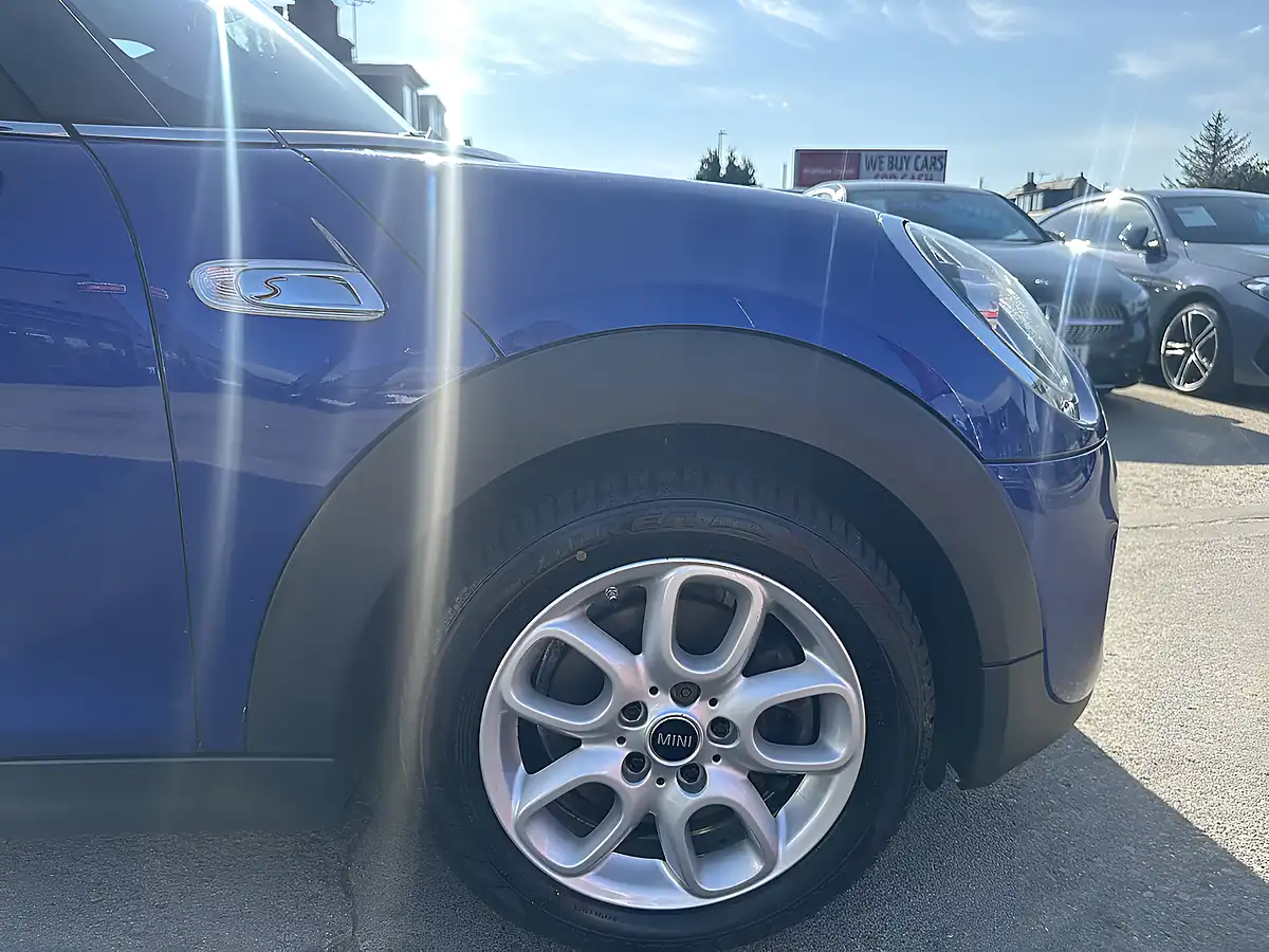 Used 2019 MINI Hatch Classic Starlight Blue - Interior and Exterior details 18