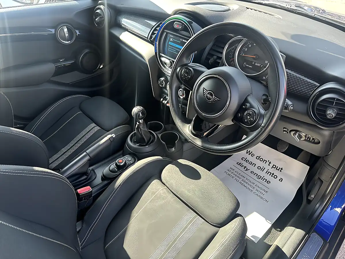 Used 2019 MINI Hatch Classic Starlight Blue - Interior and Exterior details 19