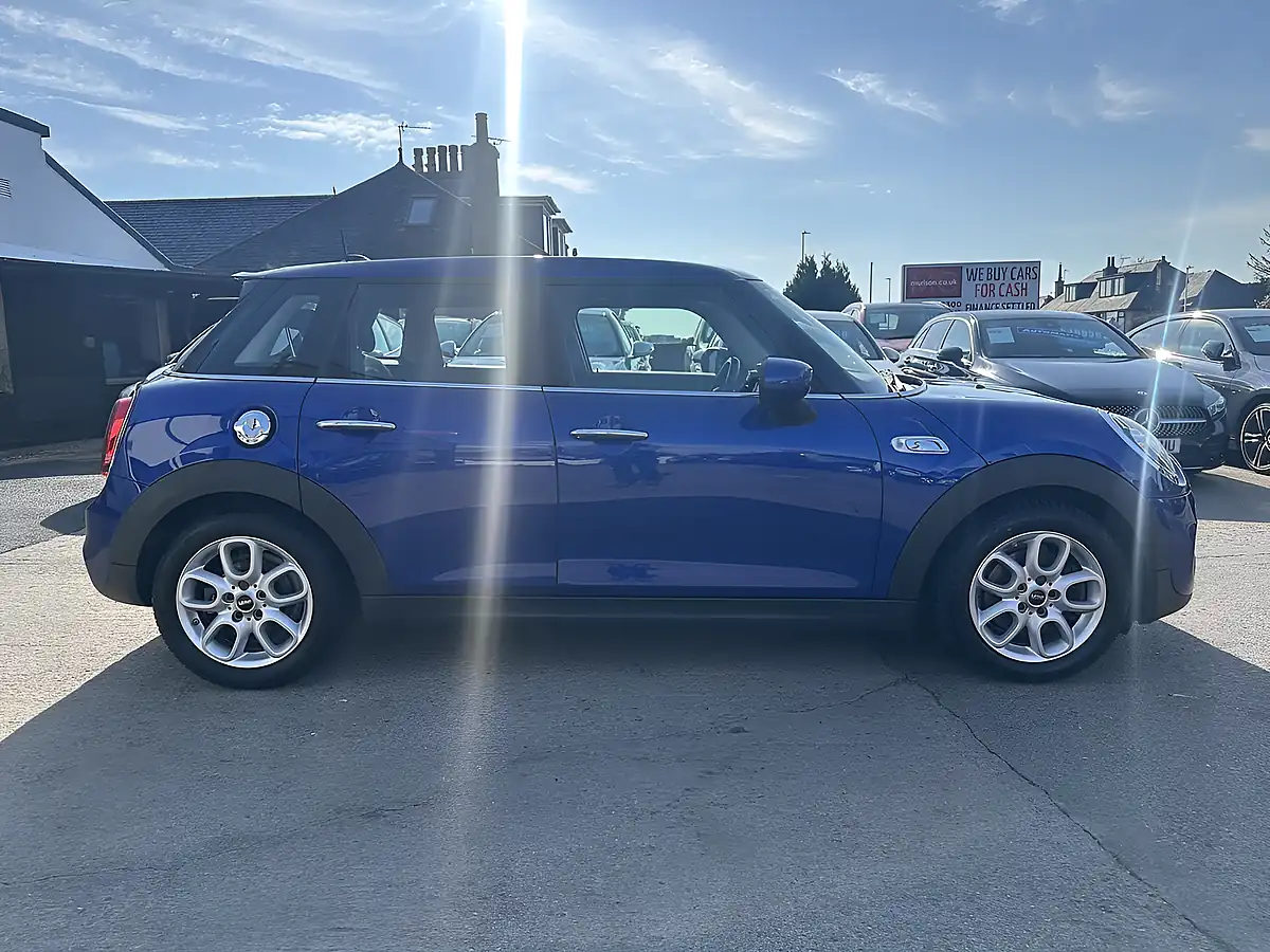 Used 2019 MINI Hatch Classic Starlight Blue - Interior and Exterior details 3