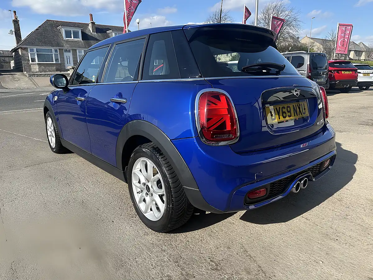Used 2019 MINI Hatch Classic Starlight Blue - Interior and Exterior details 7