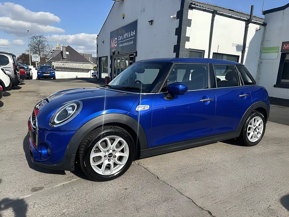 Used 2019 MINI Hatch Classic Starlight Blue - Interior and Exterior details 8