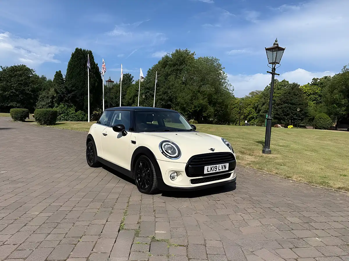 Used 2019 MINI Hatch Classic White - Front View