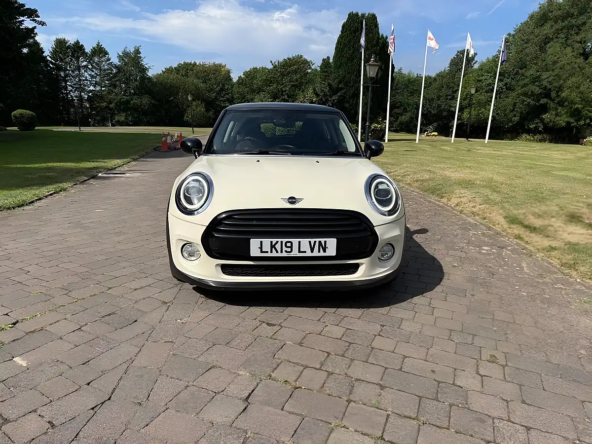Used 2019 MINI Hatch Classic White - Interior and Exterior details 10