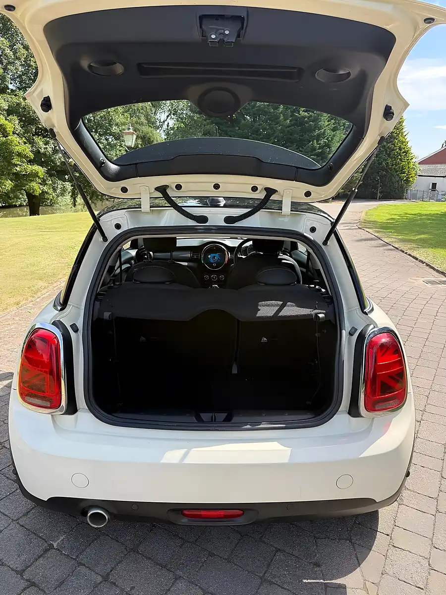 Used 2019 MINI Hatch Classic White - Interior and Exterior details 14