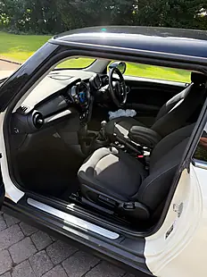 Used 2019 MINI Hatch Classic White - Interior and Exterior details 15