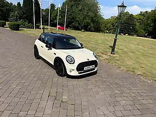 Used 2019 MINI Hatch Classic White - Interior and Exterior details 2
