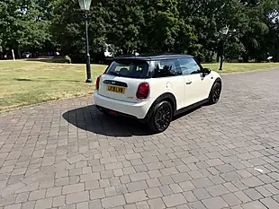 Used 2019 MINI Hatch Classic White - Interior and Exterior details 4