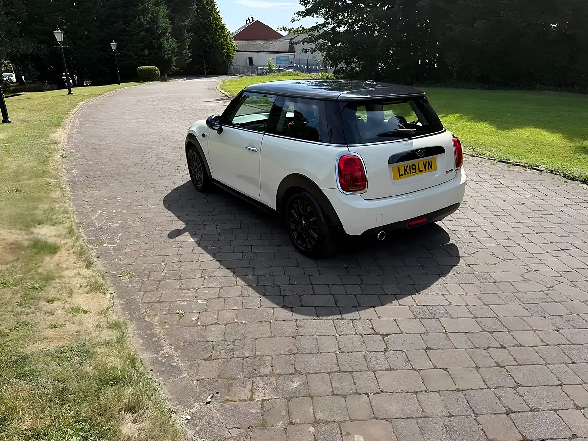 Used 2019 MINI Hatch Classic White - Interior and Exterior details 6