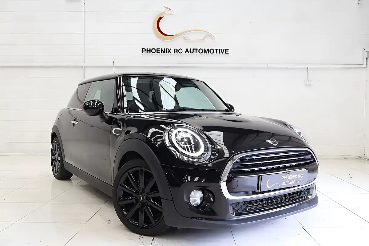 Used 2019 MINI Hatch Cooper Classic Black - Front View