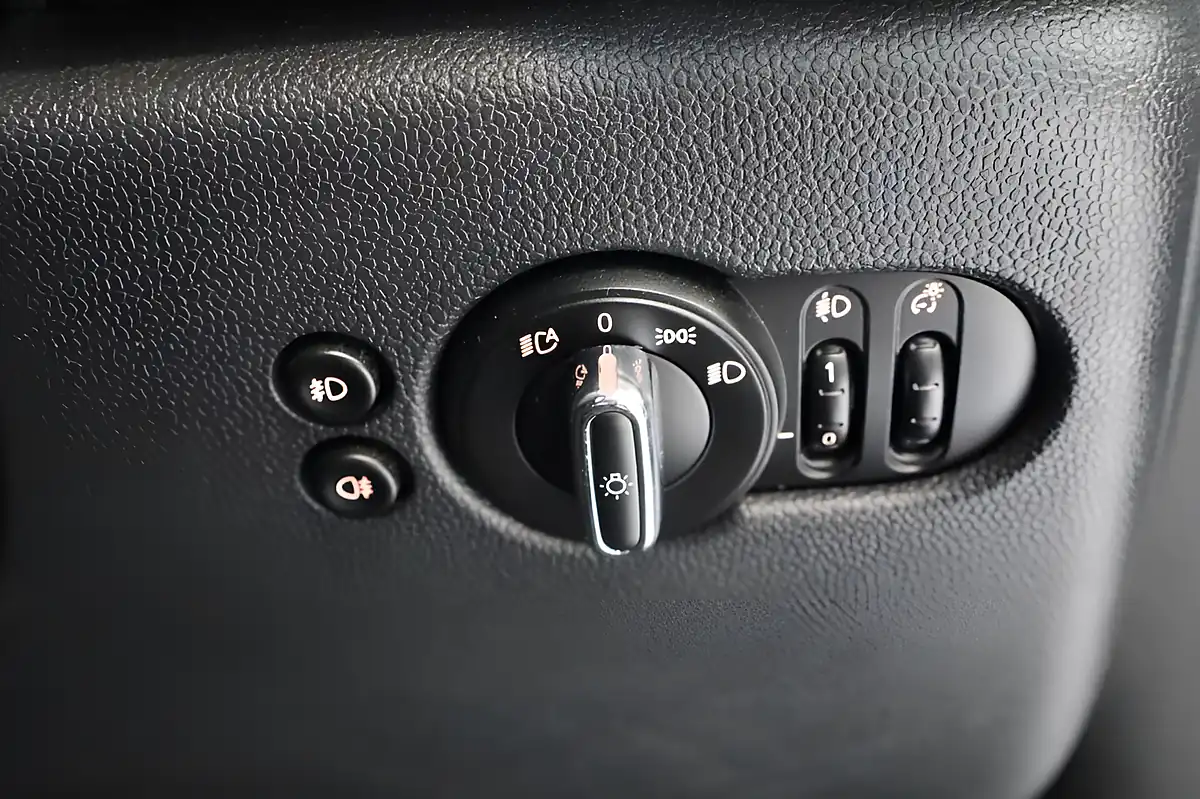 Used 2019 MINI Hatch Cooper Classic Black - Interior and Exterior details 11