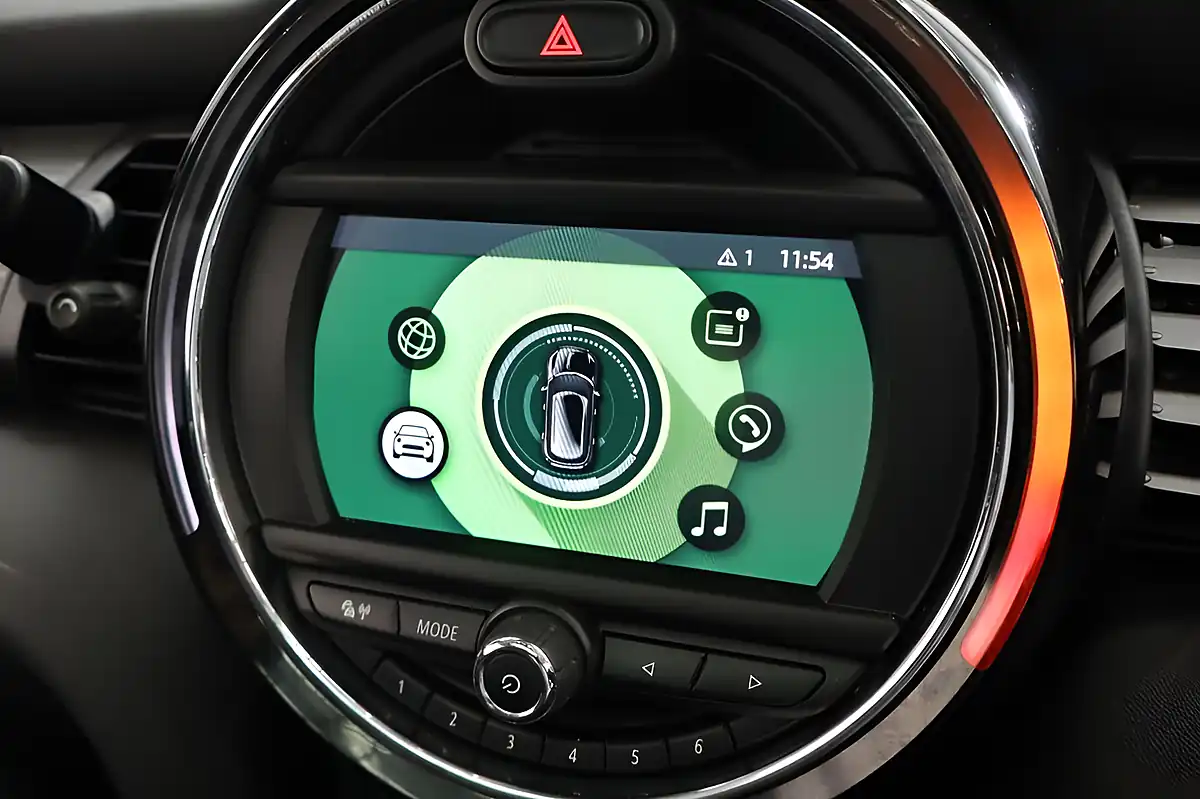 Used 2019 MINI Hatch Cooper Classic Black - Interior and Exterior details 13