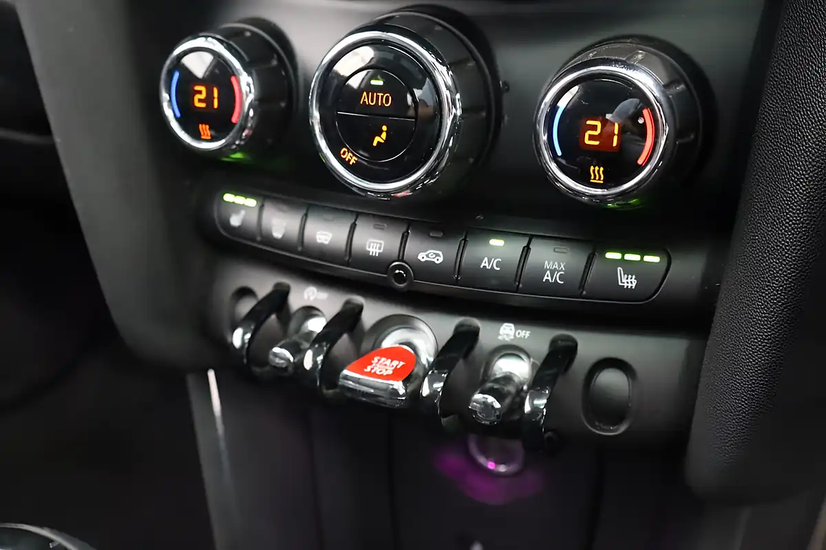 Used 2019 MINI Hatch Cooper Classic Black - Interior and Exterior details 14