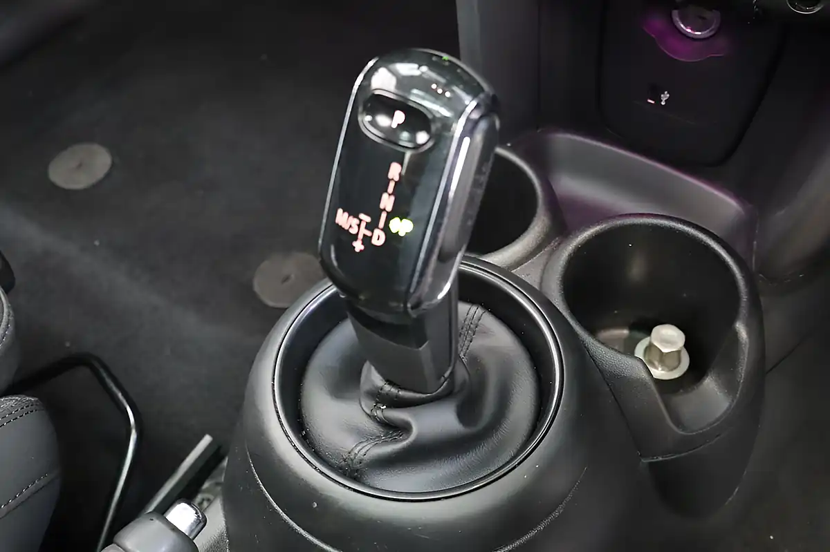 Used 2019 MINI Hatch Cooper Classic Black - Interior and Exterior details 15