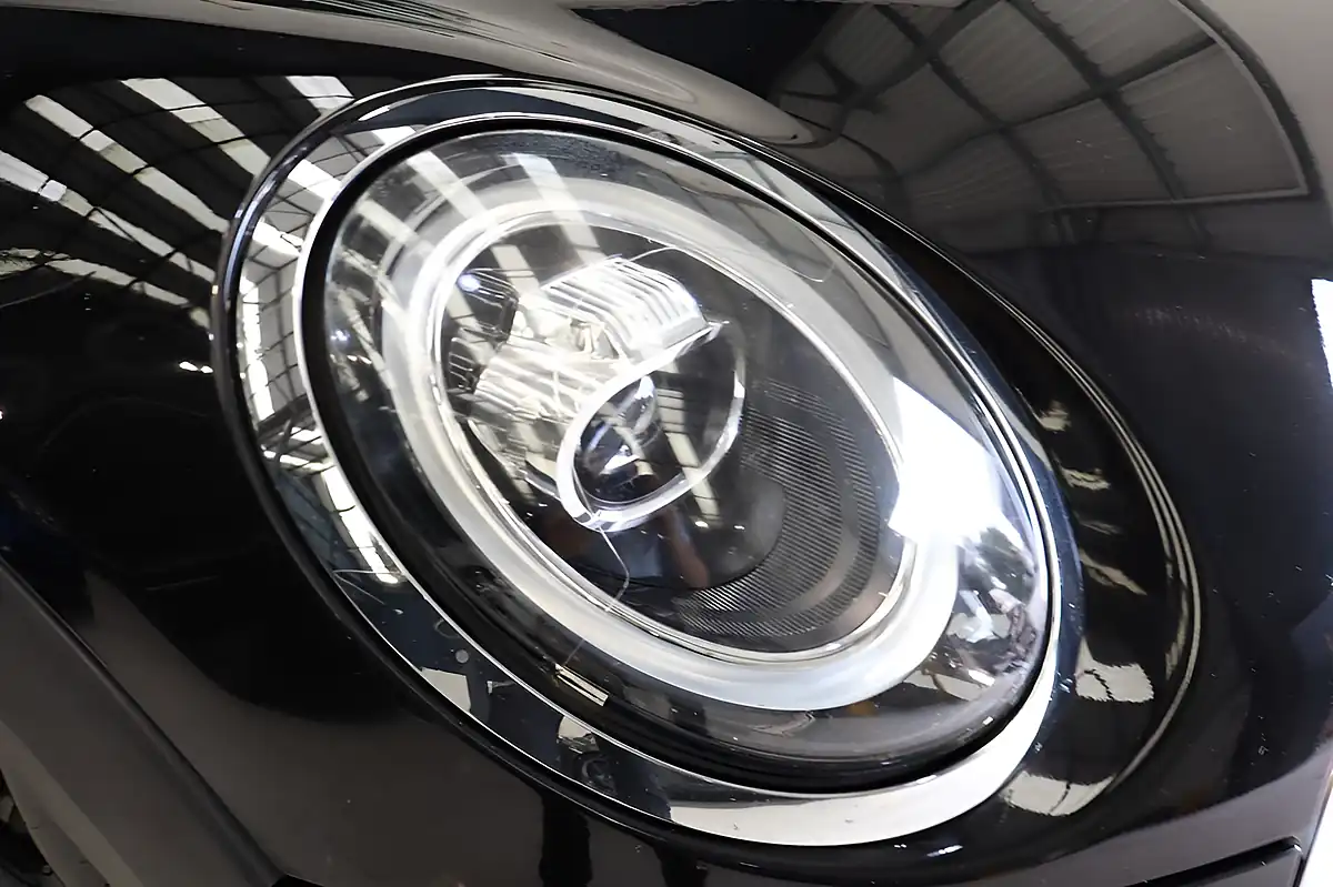 Used 2019 MINI Hatch Cooper Classic Black - Interior and Exterior details 5