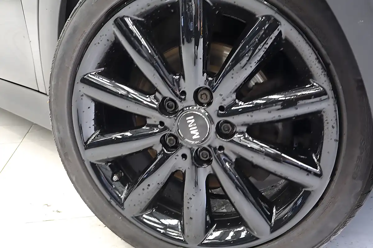 Used 2019 MINI Hatch Cooper Classic Black - Interior and Exterior details 6
