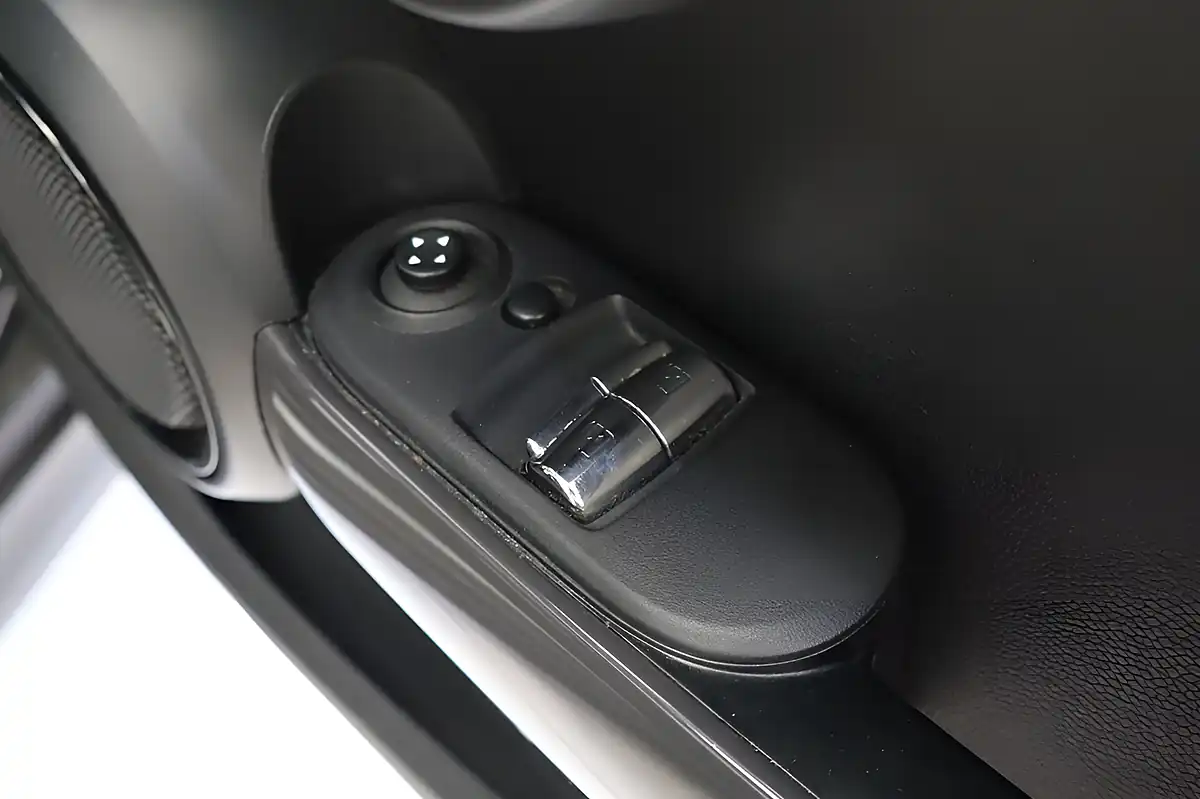Used 2019 MINI Hatch Cooper Classic Black - Interior and Exterior details 9