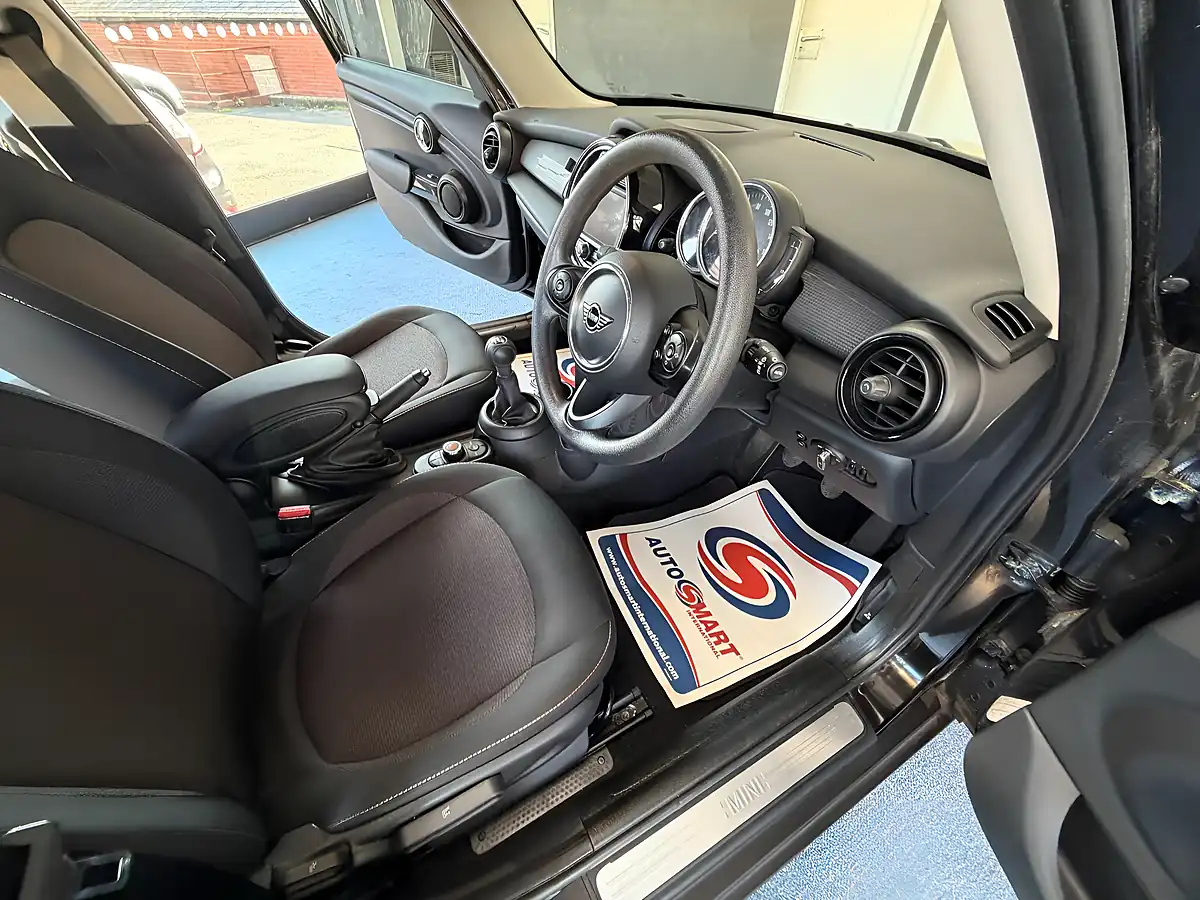 Used 2019 MINI Hatch Cooper Classic Black - Interior and Exterior details 11