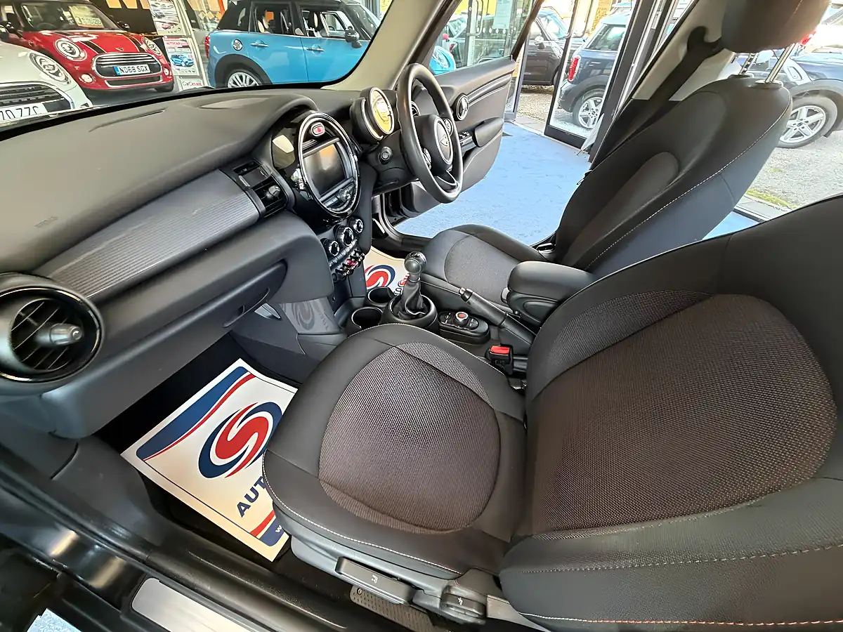 Used 2019 MINI Hatch Cooper Classic Black - Interior and Exterior details 17