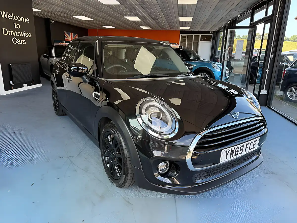 Used 2019 MINI Hatch Cooper Classic Black - Interior and Exterior details 3