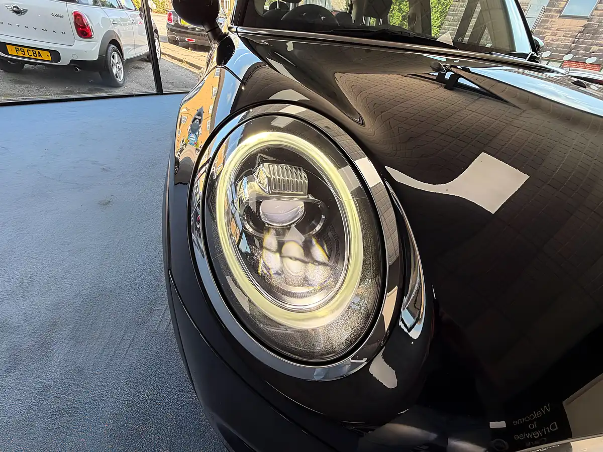 Used 2019 MINI Hatch Cooper Classic Black - Interior and Exterior details 4