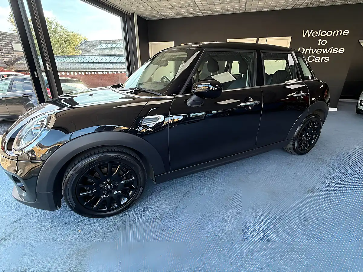 Used 2019 MINI Hatch Cooper Classic Black - Interior and Exterior details 7