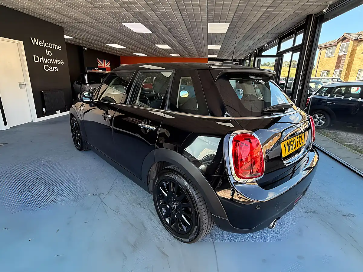 Used 2019 MINI Hatch Cooper Classic Black - Interior and Exterior details 9