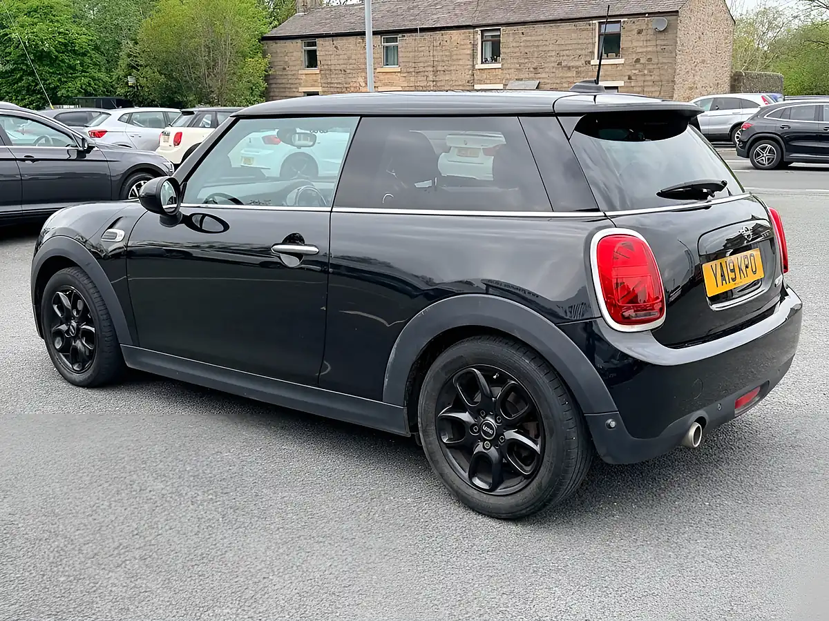 Used 2019 MINI Hatch Cooper Classic Black - Interior and Exterior details 10