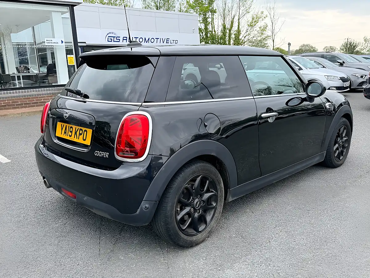 Used 2019 MINI Hatch Cooper Classic Black - Interior and Exterior details 11