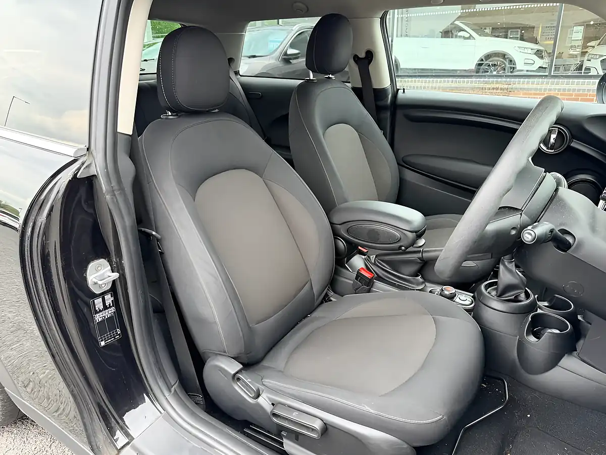 Used 2019 MINI Hatch Cooper Classic Black - Interior and Exterior details 2