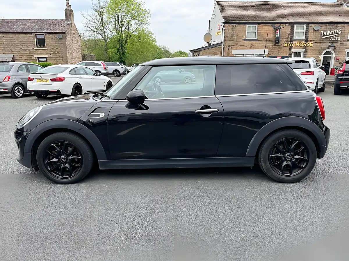 Used 2019 MINI Hatch Cooper Classic Black - Interior and Exterior details 6