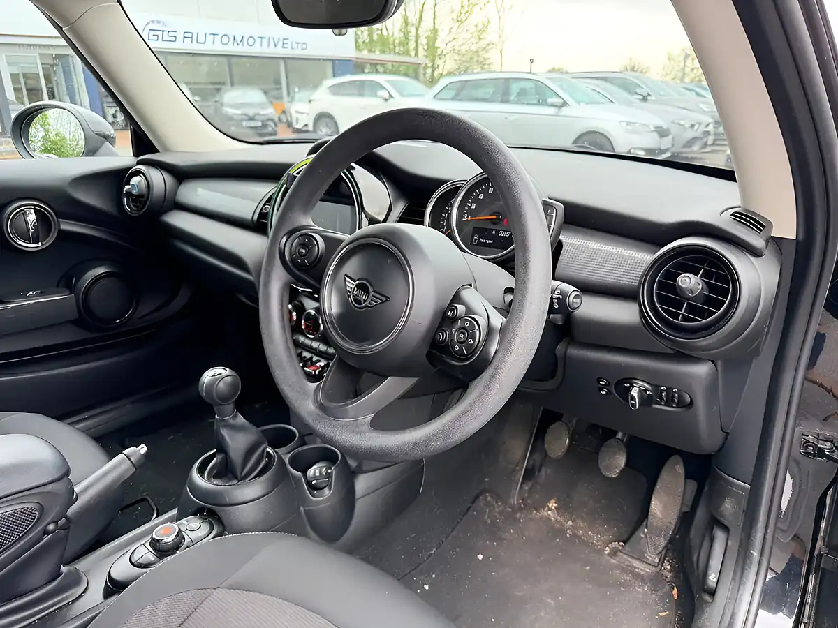 Used 2019 MINI Hatch Cooper Classic Black - Interior and Exterior details 7