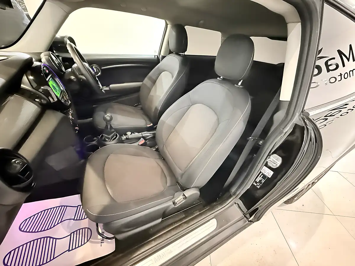 Used 2019 MINI Hatch Cooper Classic Black - Interior and Exterior details 17