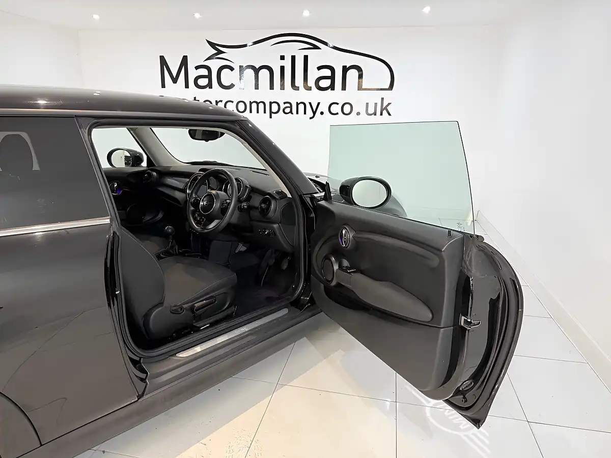 Used 2019 MINI Hatch Cooper Classic Black - Interior and Exterior details 20