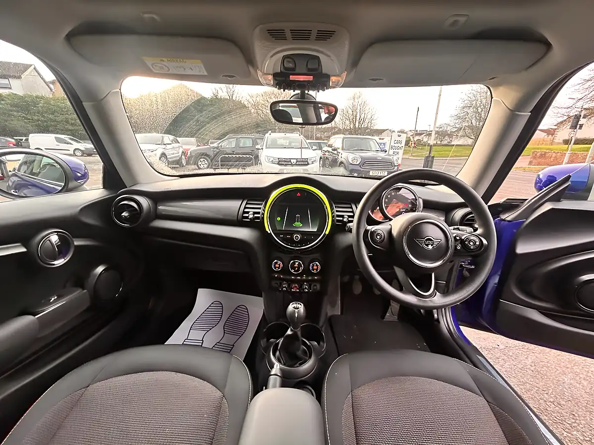 Used 2019 MINI Hatch Cooper Classic Blue - Interior and Exterior details 11