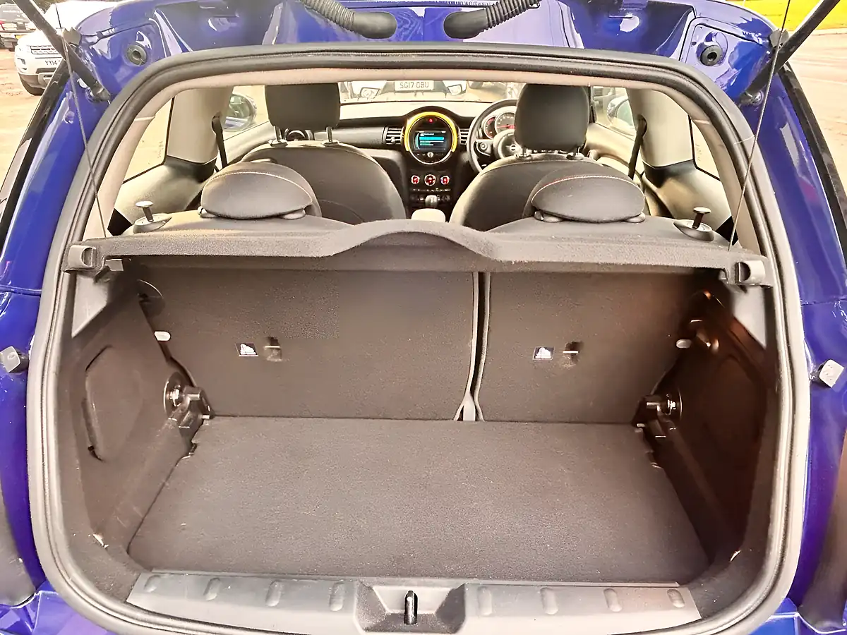 Used 2019 MINI Hatch Cooper Classic Blue - Interior and Exterior details 12
