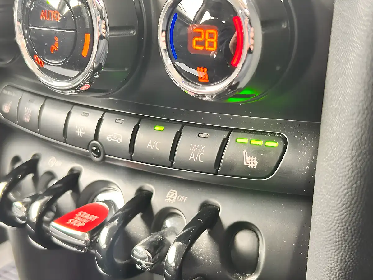 Used 2019 MINI Hatch Cooper Classic Blue - Interior and Exterior details 17