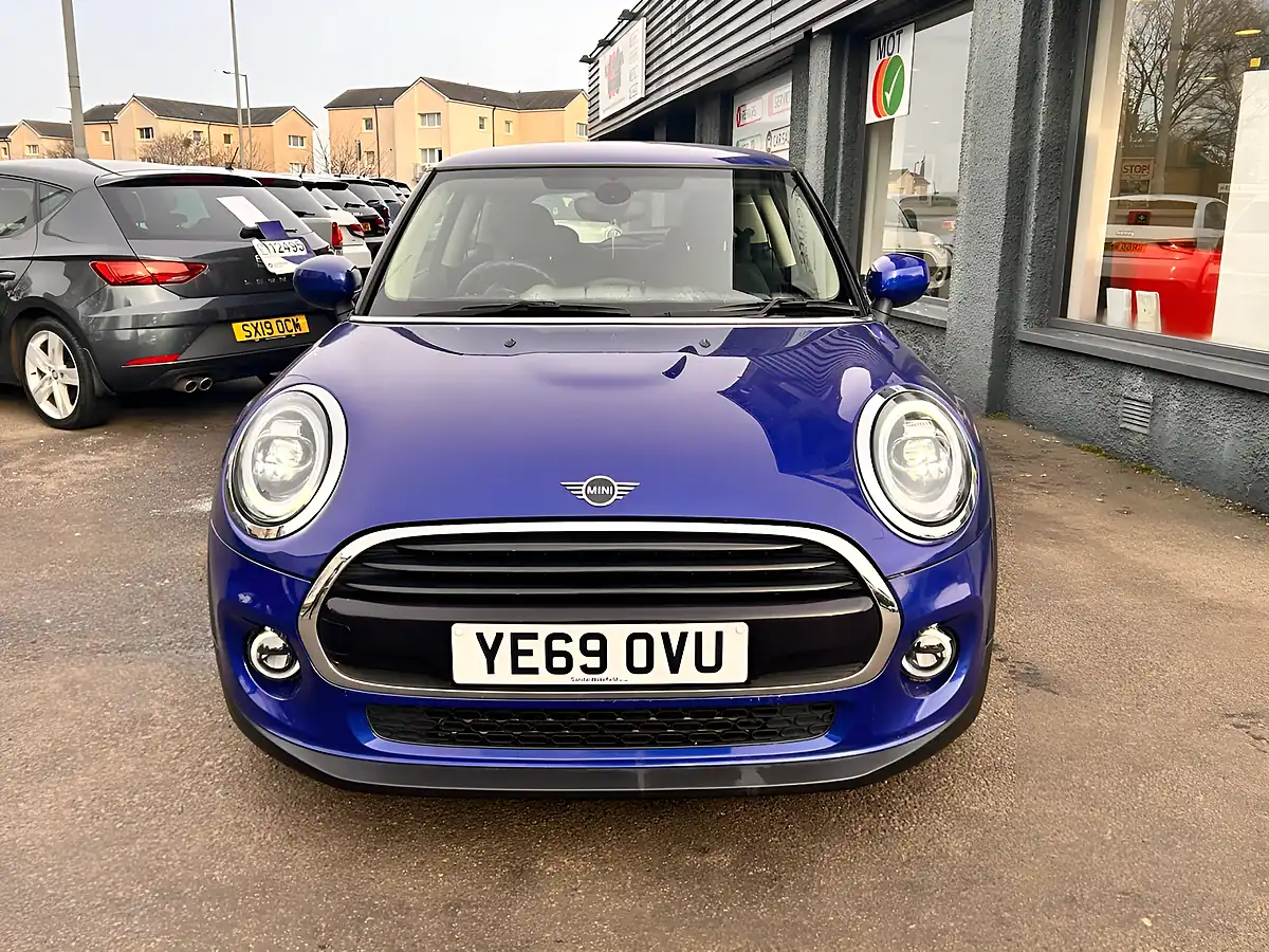 Used 2019 MINI Hatch Cooper Classic Blue - Interior and Exterior details 2