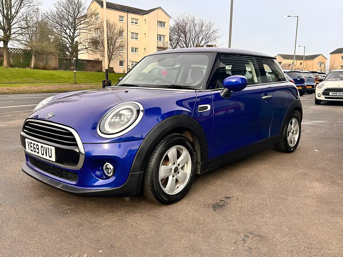Used 2019 MINI Hatch Cooper Classic Blue - Interior and Exterior details 3