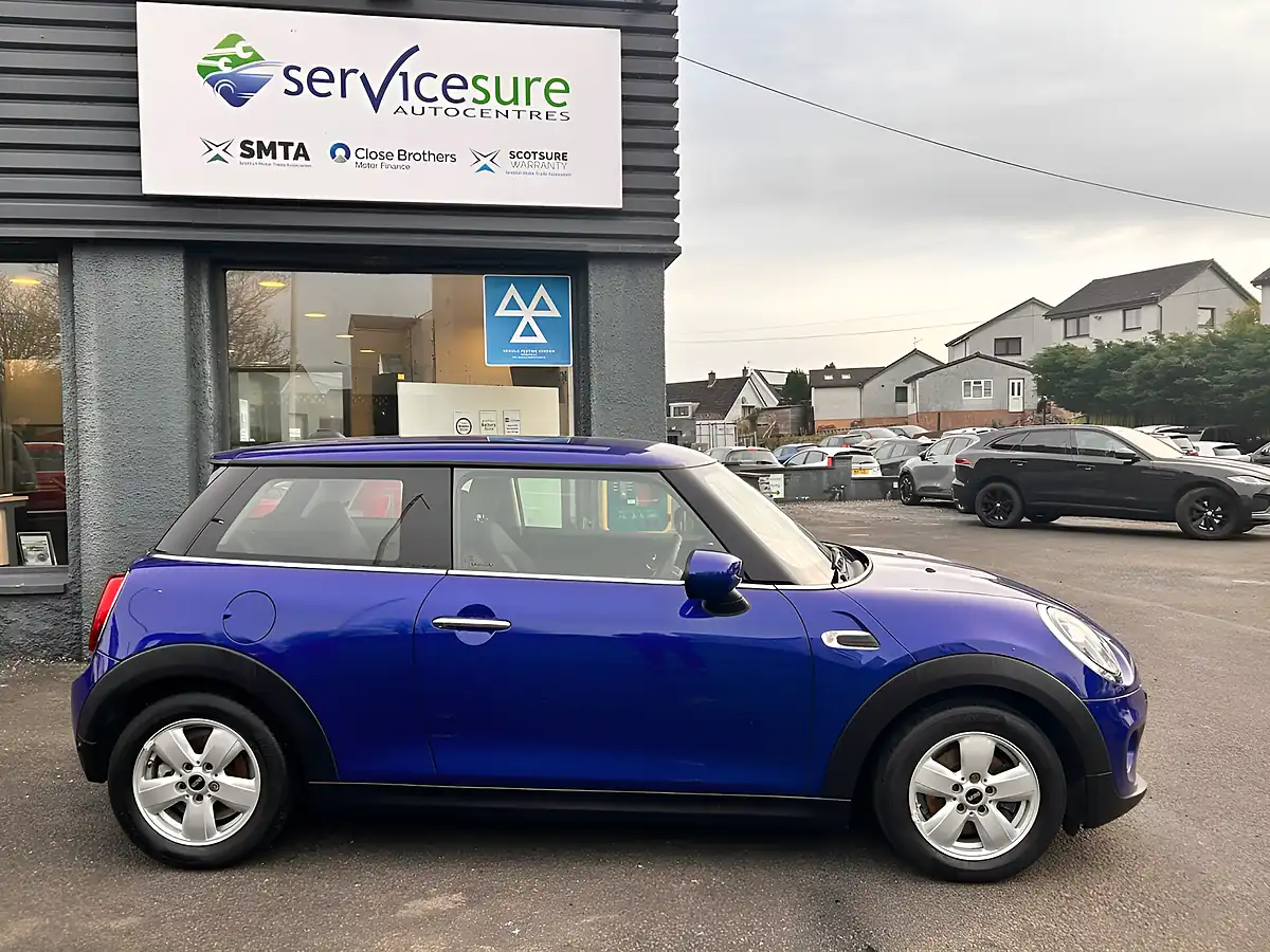 Used 2019 MINI Hatch Cooper Classic Blue - Interior and Exterior details 4