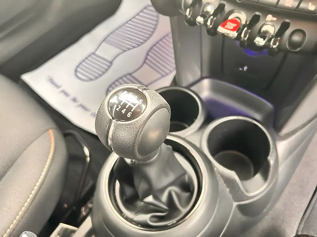 Used 2019 MINI Hatch Cooper Classic Blue - Interior and Exterior details 9