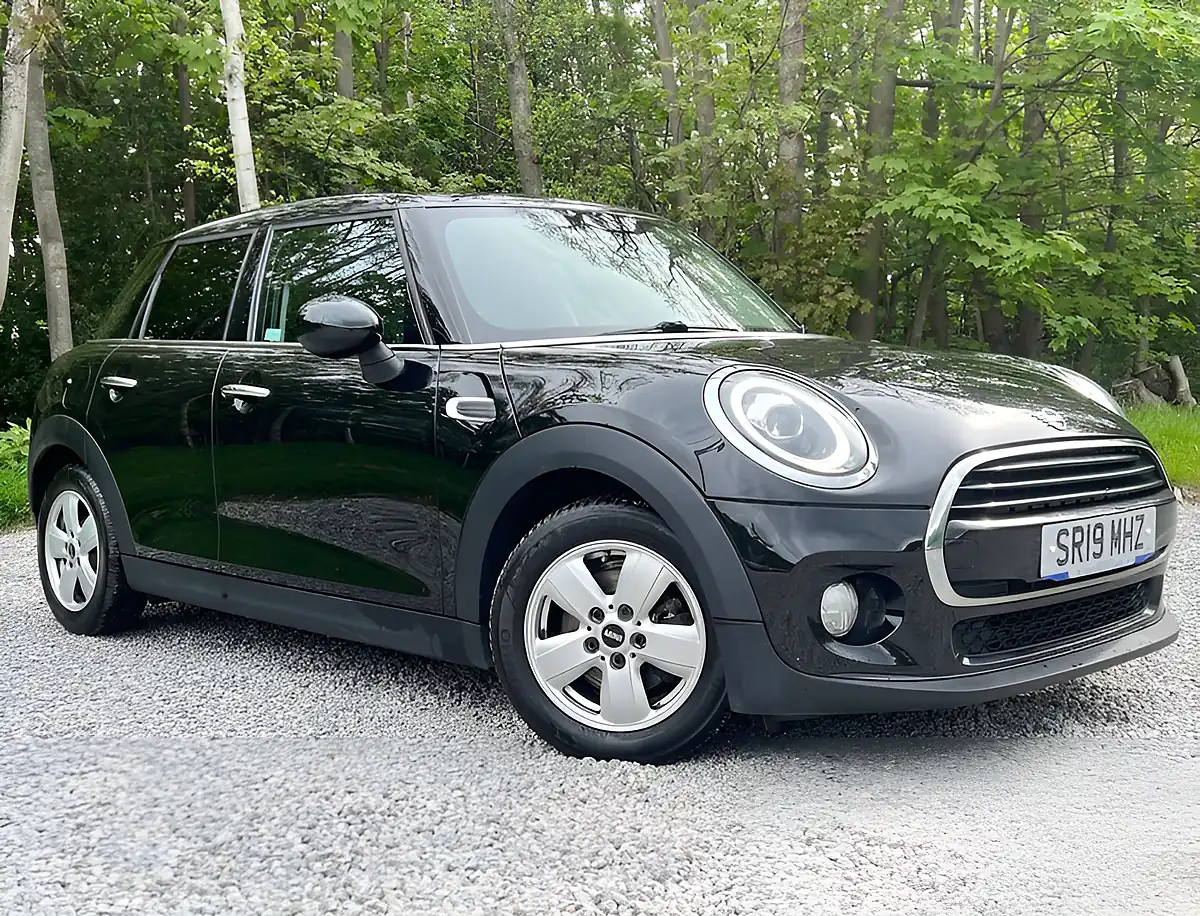 Used 2019 MINI Hatch Cooper Classic Midnight Black - Front View
