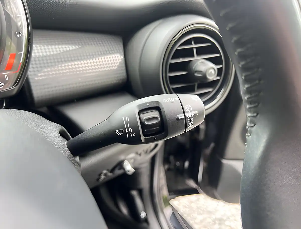 Used 2019 MINI Hatch Cooper Classic Midnight Black - Interior and Exterior details 10
