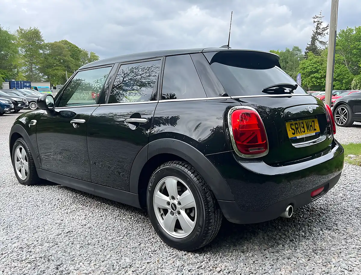 Used 2019 MINI Hatch Cooper Classic Midnight Black - Interior and Exterior details 4
