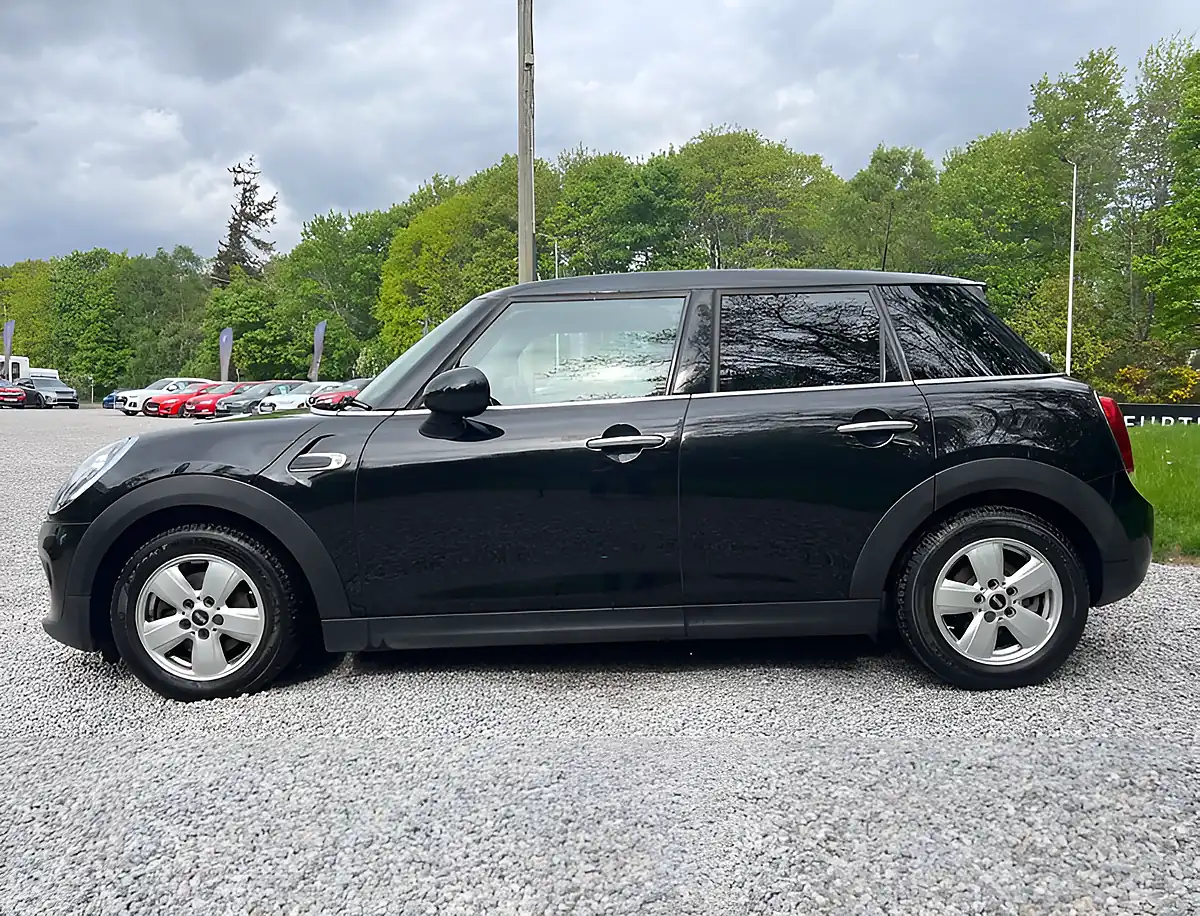 Used 2019 MINI Hatch Cooper Classic Midnight Black - Interior and Exterior details 5