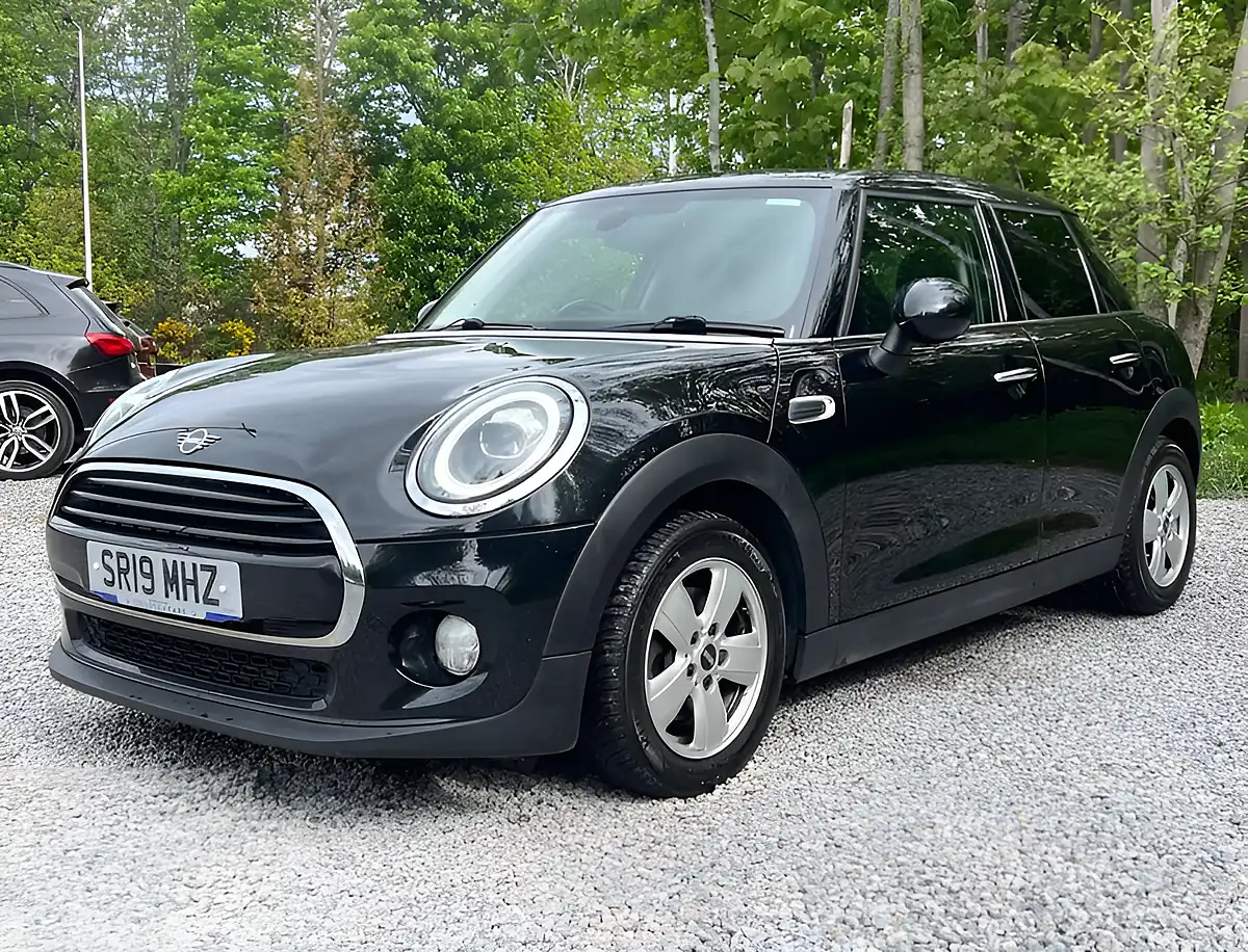 Used 2019 MINI Hatch Cooper Classic Midnight Black - Interior and Exterior details 6